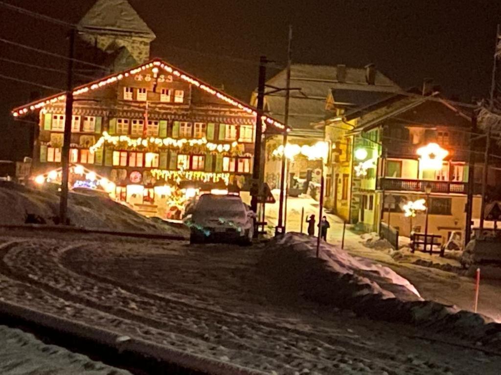 Auberge De L'Ours Vers L'Eglise Esterno foto