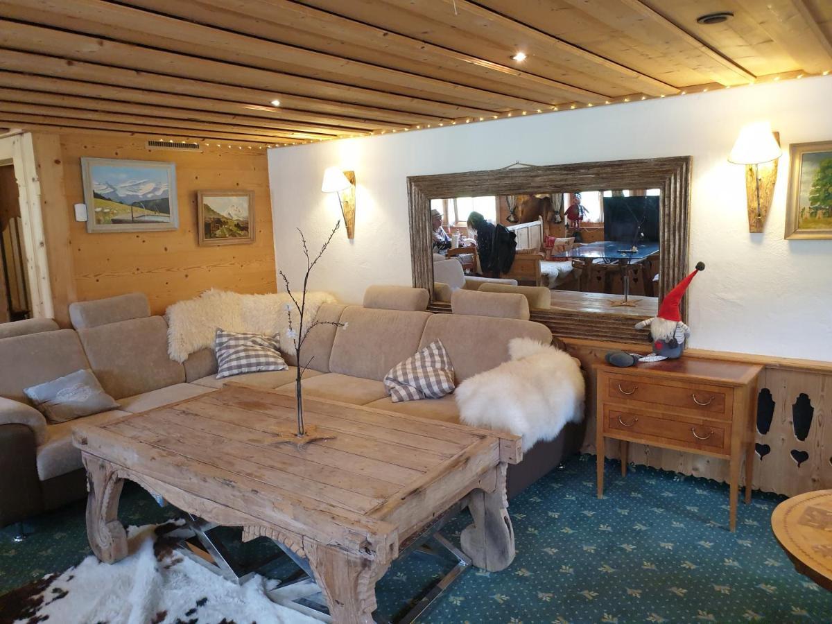 Auberge De L'Ours Vers L'Eglise Esterno foto