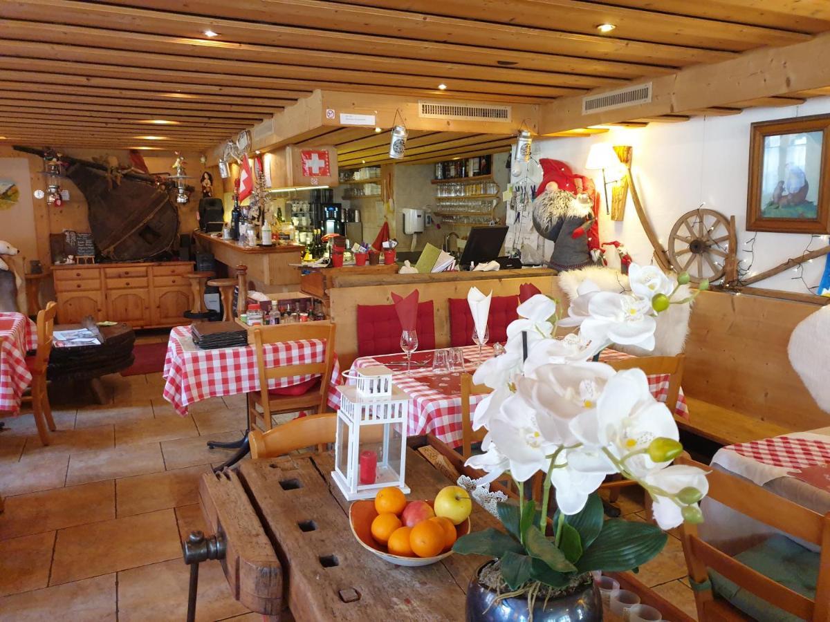 Auberge De L'Ours Vers L'Eglise Esterno foto