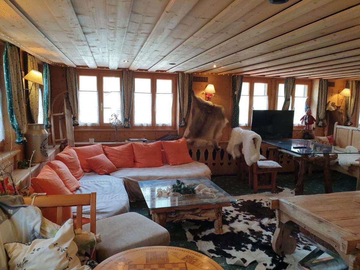Auberge De L'Ours Vers L'Eglise Esterno foto