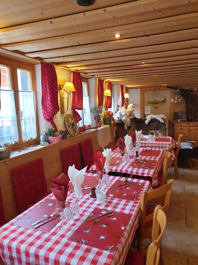 Auberge De L'Ours Vers L'Eglise Esterno foto