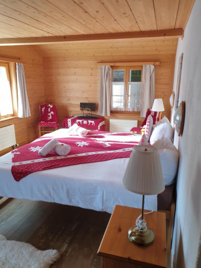 Auberge De L'Ours Vers L'Eglise Esterno foto