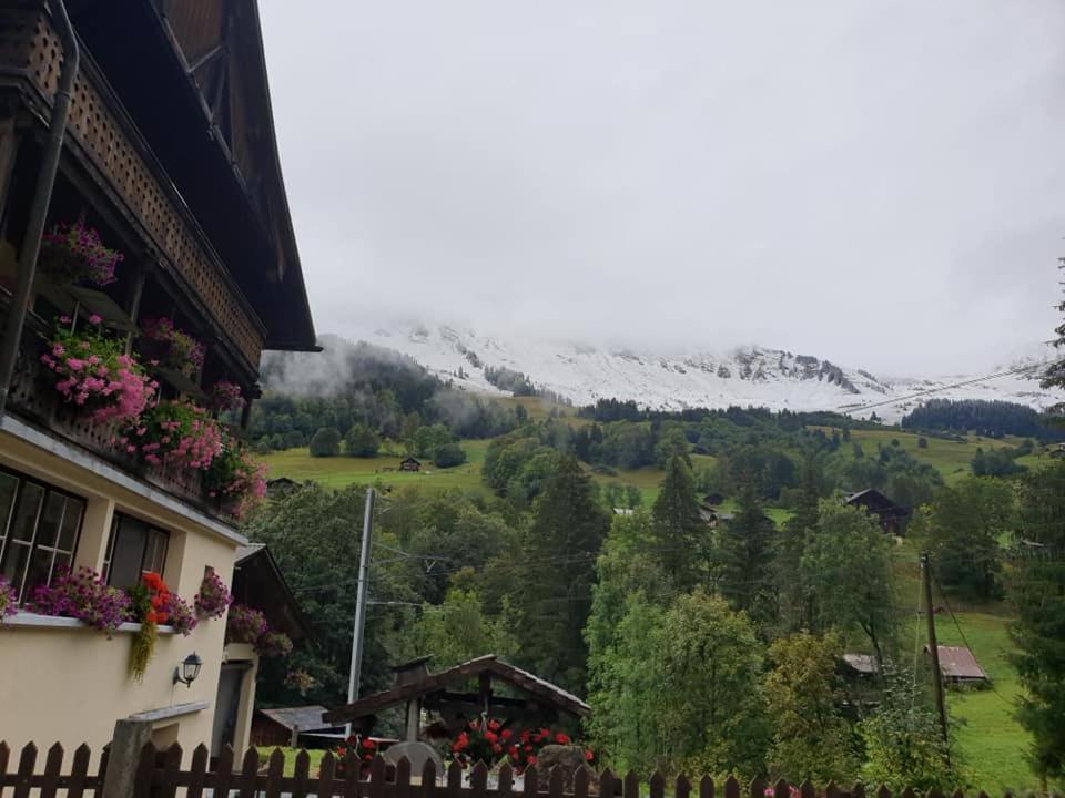 Auberge De L'Ours Vers L'Eglise Esterno foto