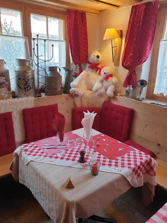 Auberge De L'Ours Vers L'Eglise Esterno foto