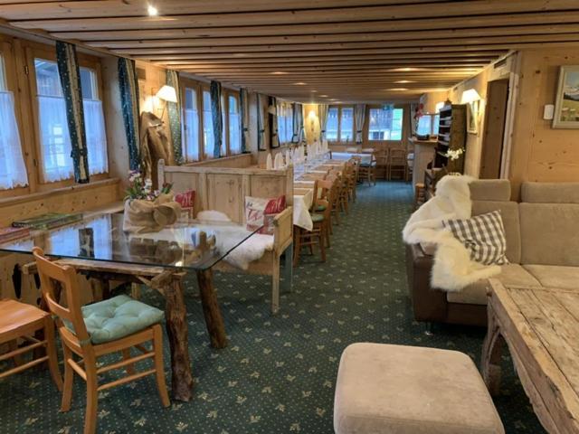 Auberge De L'Ours Vers L'Eglise Esterno foto