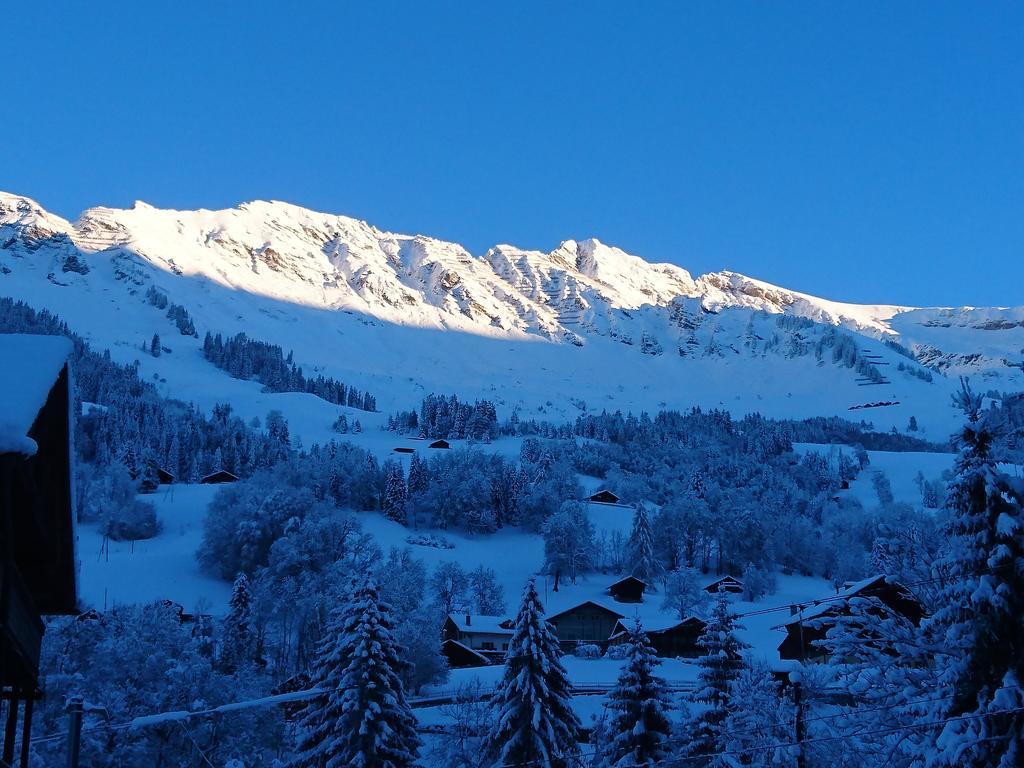 Auberge De L'Ours Vers L'Eglise Esterno foto