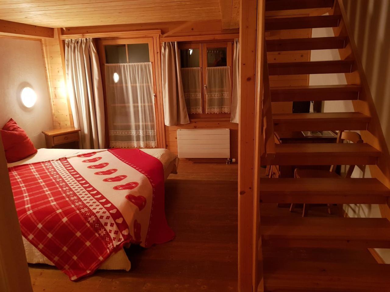 Auberge De L'Ours Vers L'Eglise Esterno foto