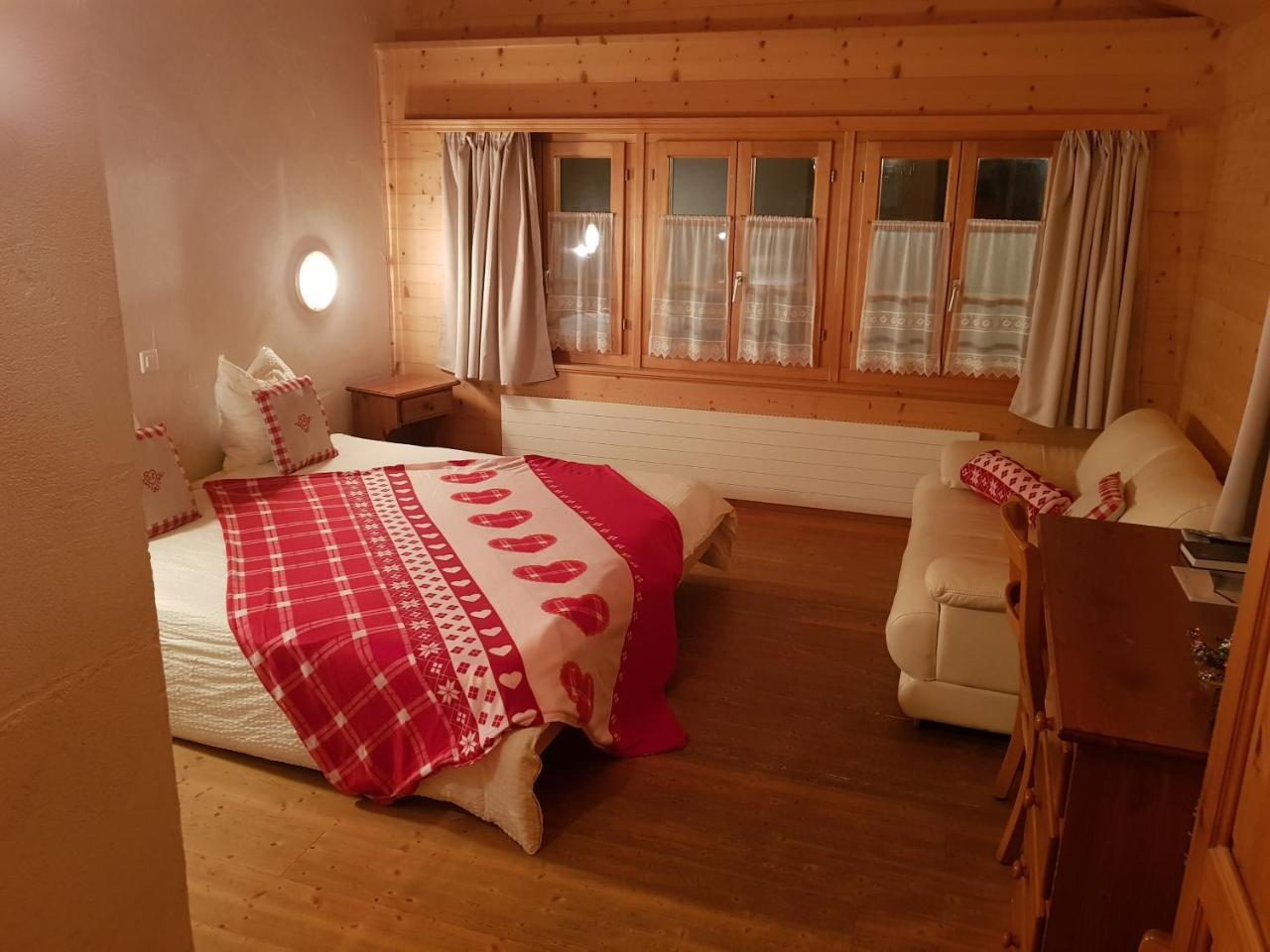 Auberge De L'Ours Vers L'Eglise Esterno foto