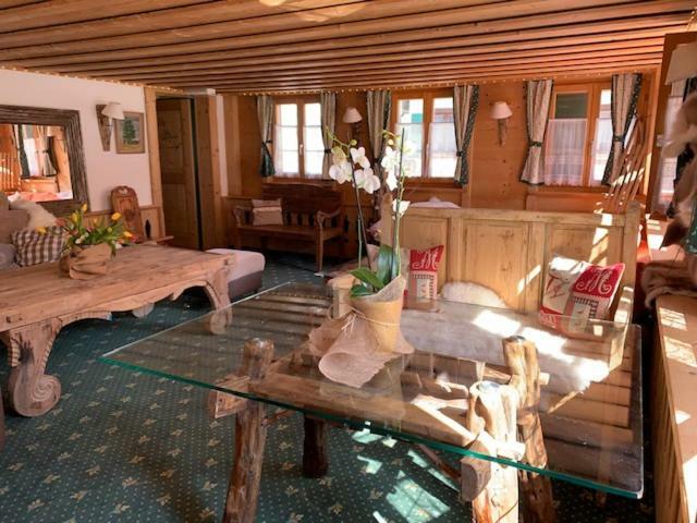Auberge De L'Ours Vers L'Eglise Esterno foto