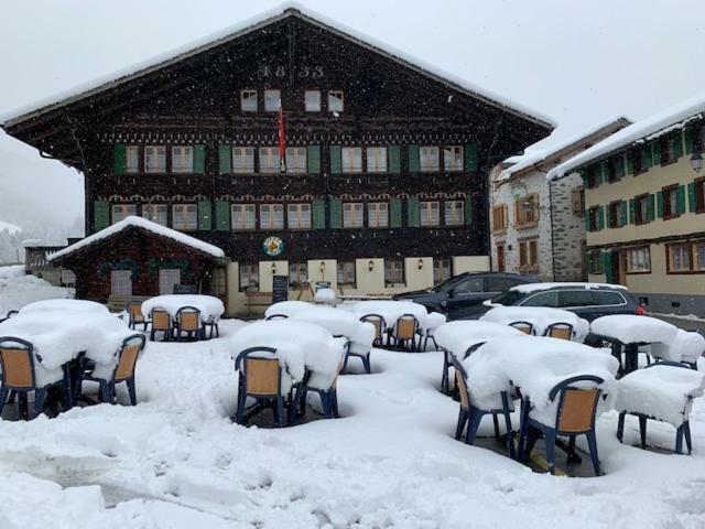 Auberge De L'Ours Vers L'Eglise Esterno foto